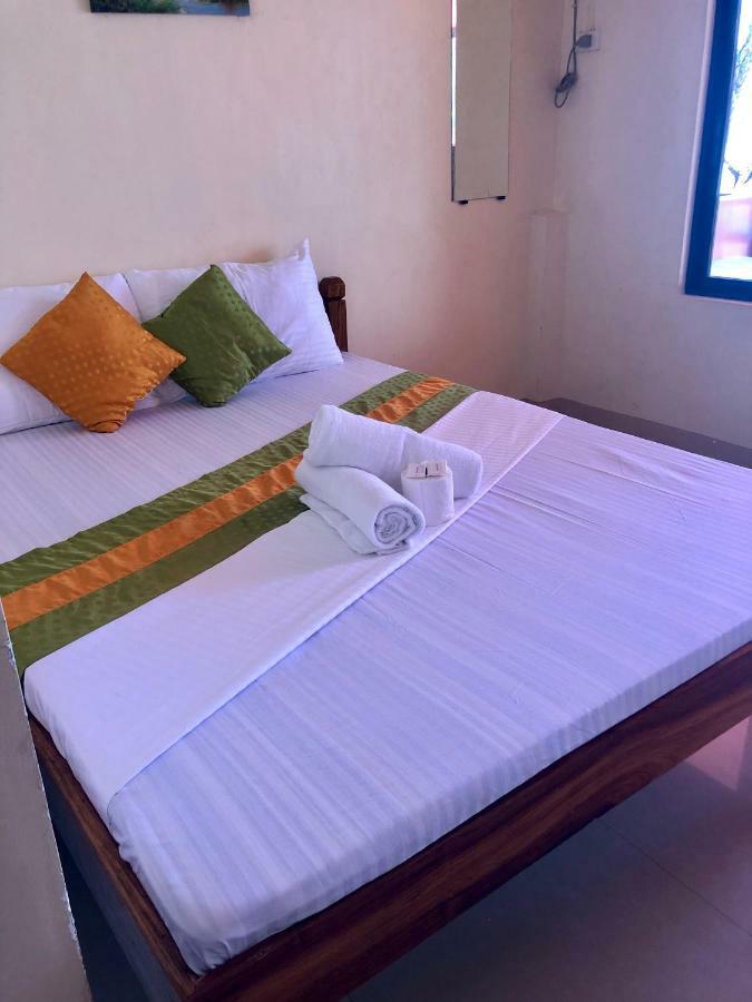 Rl Coastline Inn El Nido Bagian luar foto